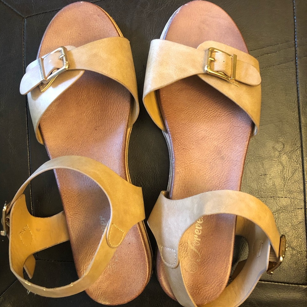 Insole buckle sandals size 8.5